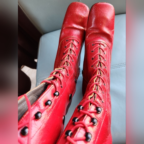 MIU MIU Vtg 1999 2000 Red Crackle Leather Olive Texture Lace Up Grannycore Boots - Picture 2 of 16
